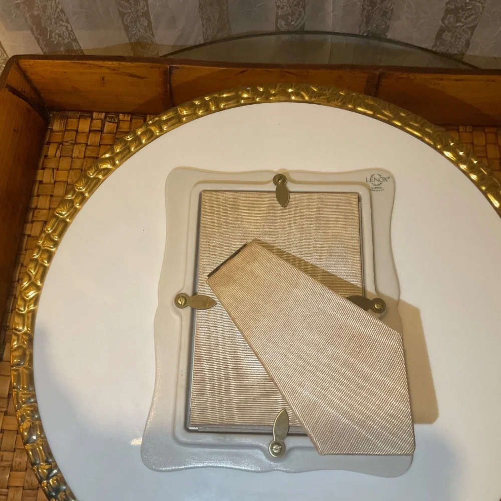 LENOX Vintage Ivory Floral Picture Frame